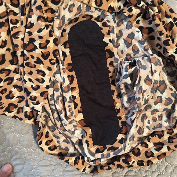 Knix leakproof thigh saver short in papaya leopard size xxxl - Picture 3 of 5